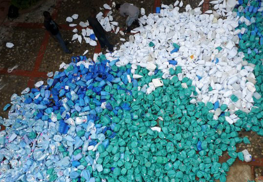 RUS SANTO DOMINGO: Tsunami de déchets