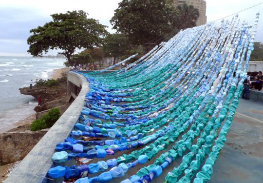 RUS SANTO DOMINGO: Tsunami de déchets