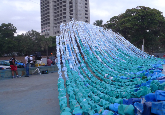 RUS SANTO DOMINGO: Tsunami de déchets