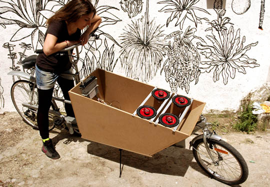 Cicloslocos. Bike construction workshop