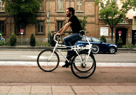Cicloslocos. Bike construction workshop