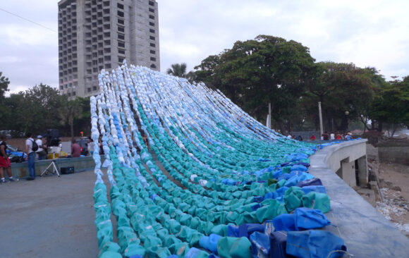 RUS Santo Domingo: Tsunami de basura