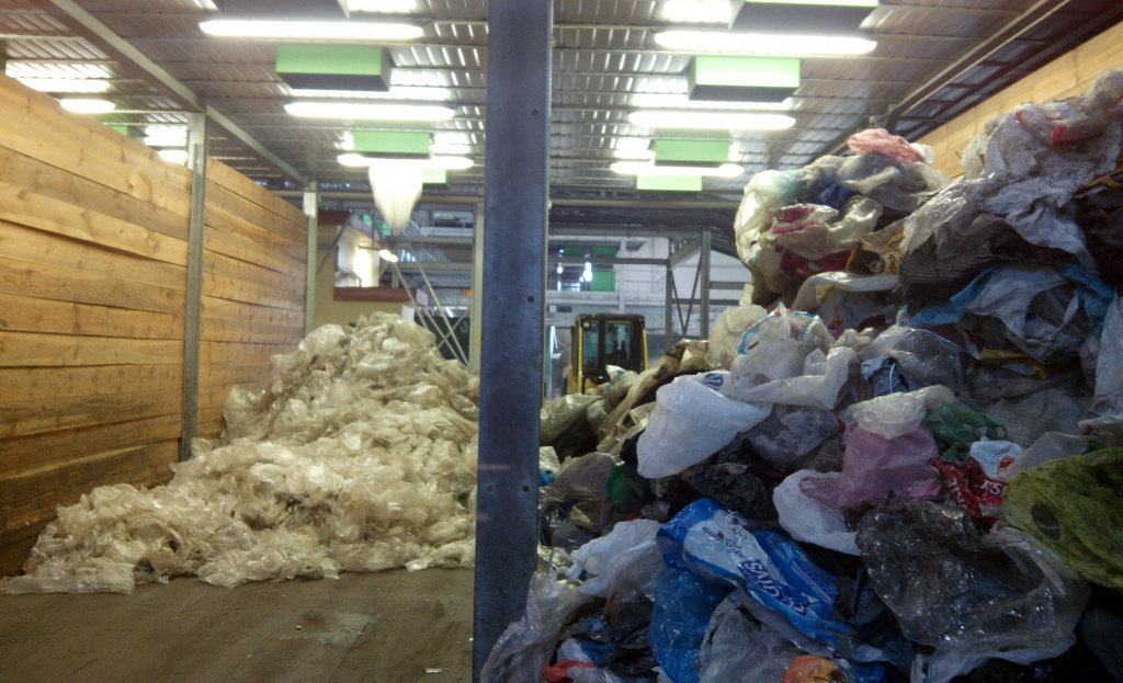 IN LO<3 WE TRASH GDANSK. Cualquier plástico dura más que un amor eterno.